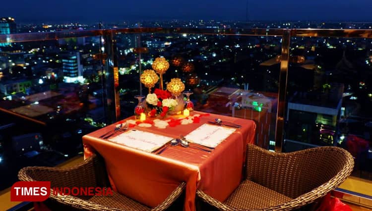 Sensasi Makan Malam Romantis di Onenine Skylounge Arthama Hotel Makassar