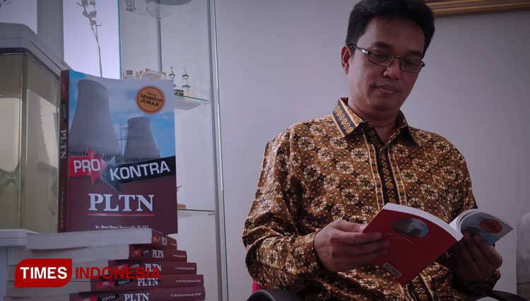Masa Depan Reaktor Nuklir, Ir Dwi Hary Soeryadi Luncurkan Buku Pro Kontra PLTN