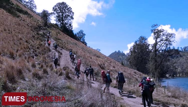 Jalur Pendakian Gunung Semeru Dibuka, Hanya Sampai Kalimati