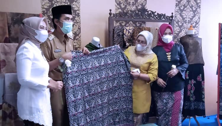 Punya Ciri Khas, Batik Sariwarni Madiun Andalkan Motif Porang dan Manco