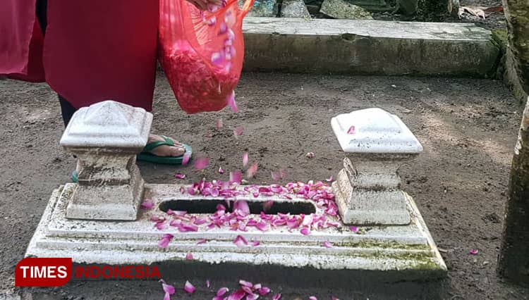 Ziarah Makam Orang Tua, Melanjutkan Bakti Anak Sepanjang Hayat