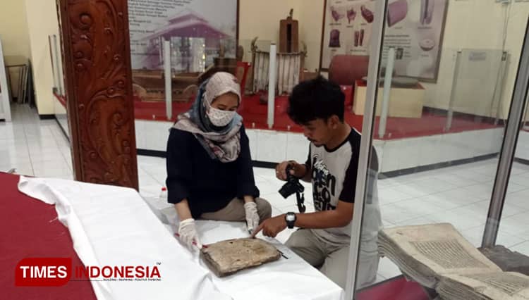 Disparbud Lamongan Mendigitalisasi Manuskrip dan Naskah Kuno di Museum Sunan Drajat