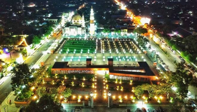 Memandangi Pesona Keindahan Cahaya di Alun alun Majalengka