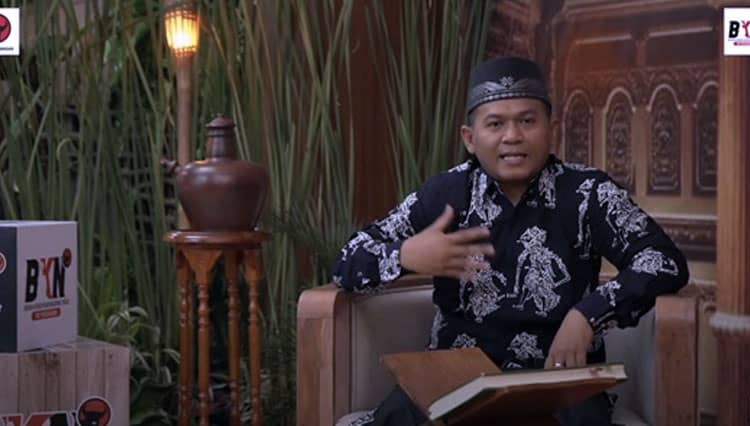 Sejarawan Santri: Belajar dari Dakwah Sunan Giri, Merangkul Bukan Memukul