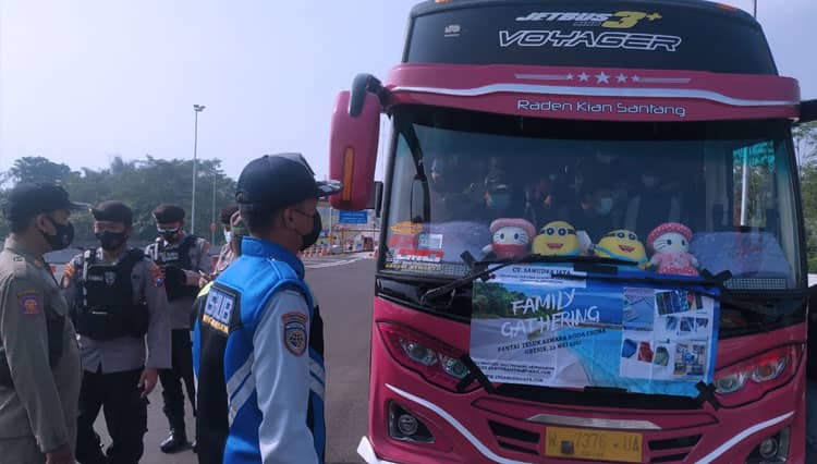 Satu Penumpang Reaktif Covid-19, Rombongan Bus Wisata Diputar Balik