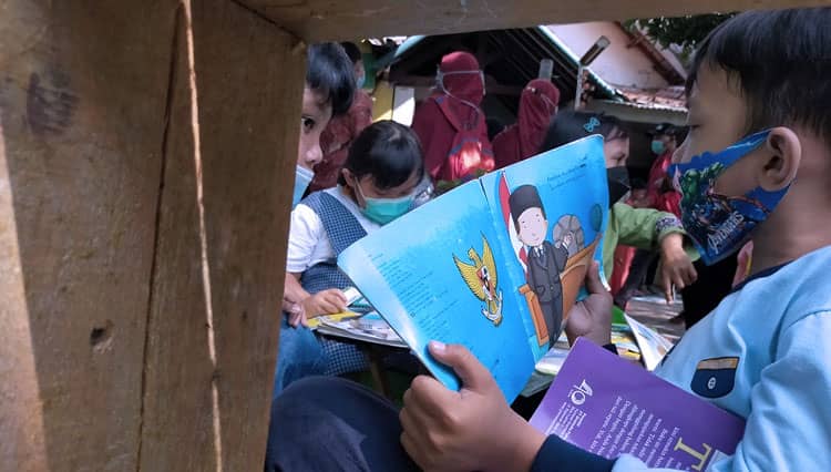 Taman Bacaan Masyarakat Surabaya Lebih Dekat dengan Warga