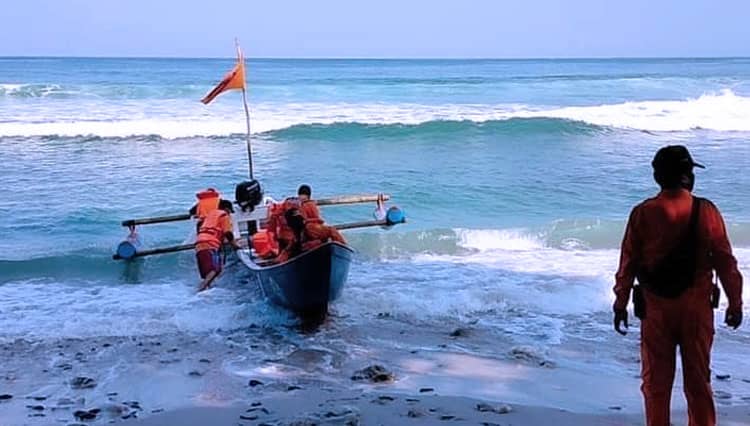 Tim Gabungan Berhasil Temukan Korban Tenggelam di Pantai Menganti Kebumen