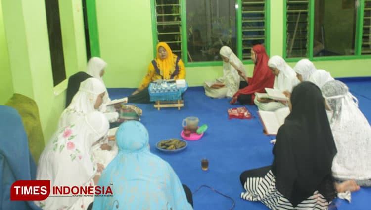 Ponpes El-Madani Turen Malang Mempermudah Santriwatinya