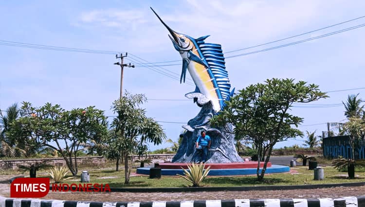 Tugu Ikan Marlin di Pangandaran Antara Filosofi dan Simbol Penyambutan Wisatawan