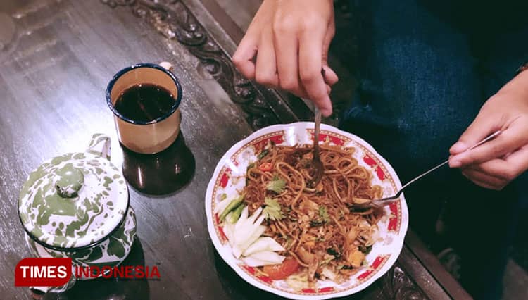 Sensasi Nikmatnya Bakmi Jawa di Kopi Luwak Mataram Yogyakarta
