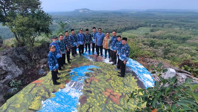 Surowiti Hill Gresik will Mesmerize Your Eyes with Its Exotic Scenery