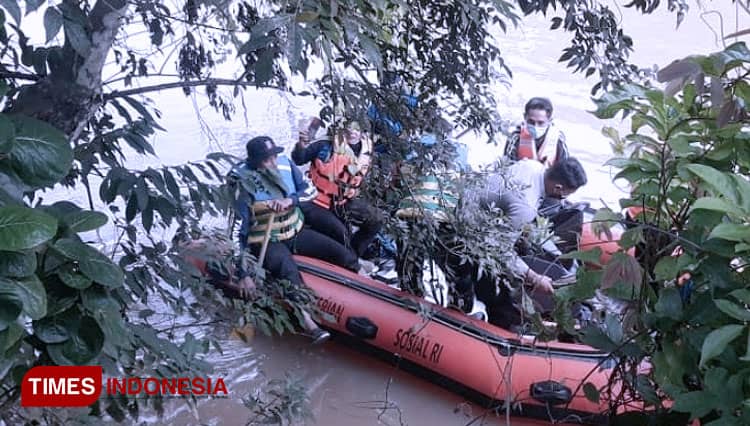 Sampah dan Limbah Jadi Musuh Bersama Sungai Ciputrapinggan di Pangandaran