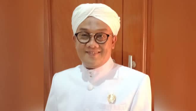 KH Luqman Harits Mendapat Gelar Kanjeng Raden Tumenggung dari Keraton Surakarta