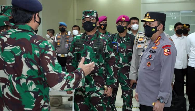 Panglima TNI Tinjau Vaksinasi di Pelabuhan Pelindo II