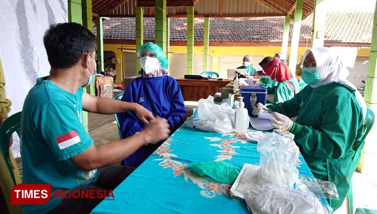 Vaksinasi di Ngawi Terus Digencarkan, Pedagang Pasar Tradisional dapat Suntikan Vaksin