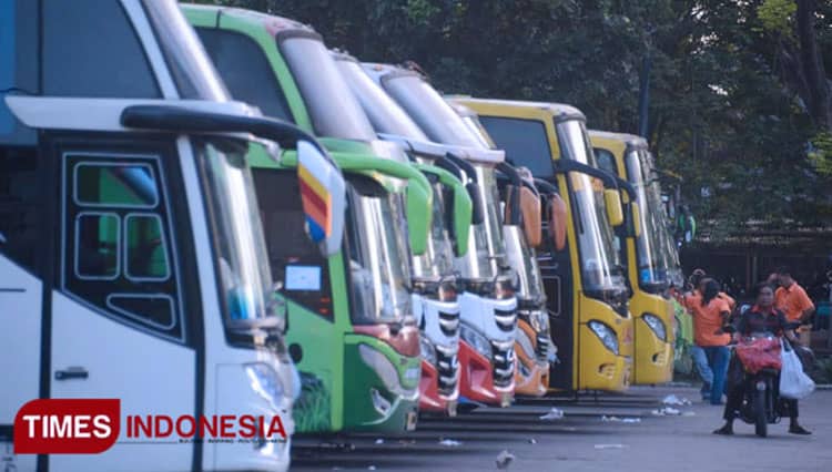 Jelang Tahun Baru, Bus di Terminal Kertonegoro Ngawi Meningkat