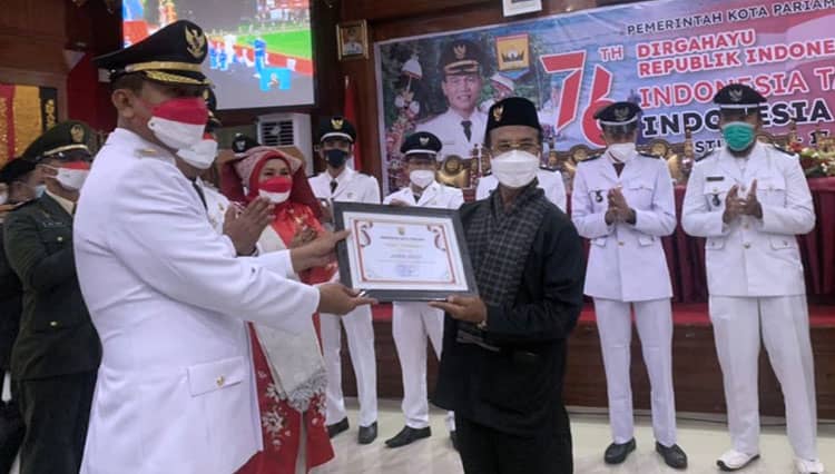 Majukan Pariwisata, James Nazmi Dapat Penghargaan dari Wali Kota Pariaman