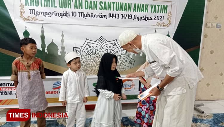Peringati 10 Muharram, Majelis Khotmil Quran PT. Cahaya Kubah Mulia Beri Santunan Anak Yatim