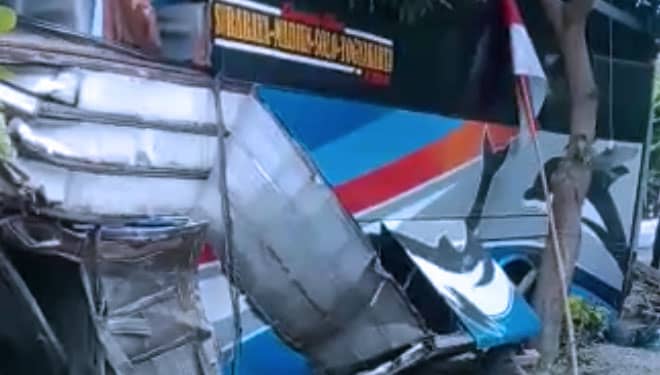Bus Sugeng Rahayu Kecelakaan Beruntun di Saradan Madiun, Satu Orang Meninggal