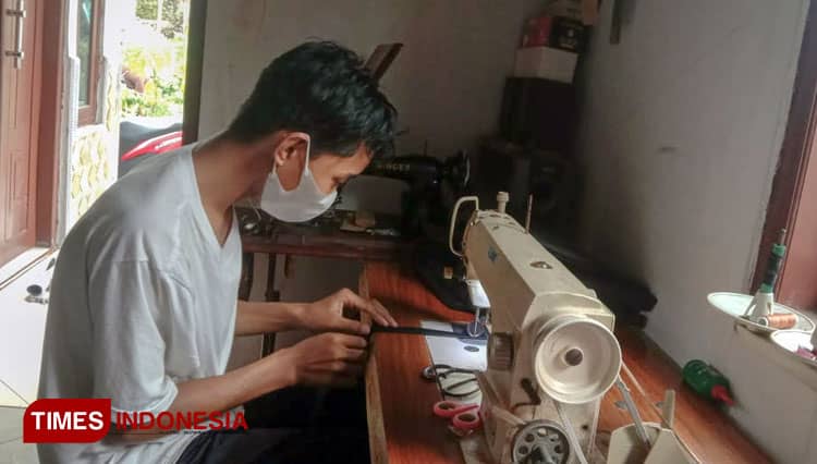Hebat, Kelompok Pemuda di Banyuwangi Manfaatkan Limbah Kain Jadi Barang Bernilai Rupiah
