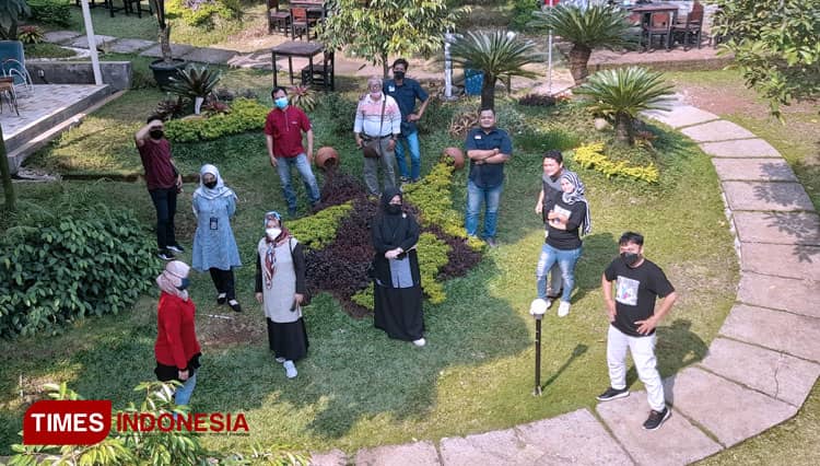 Explore Cantiknya Konsep Outdoor Salapan Coffee di Perbatasan Jabar-Jateng