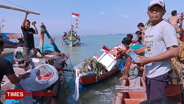 Nelayan Cirebon Lestarikan Tradisi Nadran