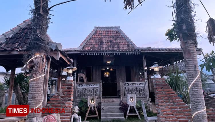 Menikmati Kopi dengan Latar Sawah di Warkop Cak Pong