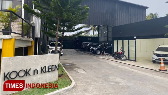 Nongkrong Sambil Cuci Mobil? Ya... di Kook n Kleen Sentul City