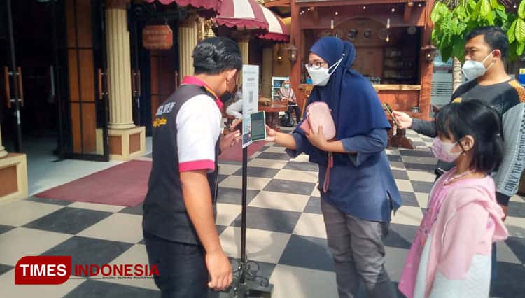 Pengunjung Meningkat, Kampung Coklat Blitar Tingkatkan Prokes