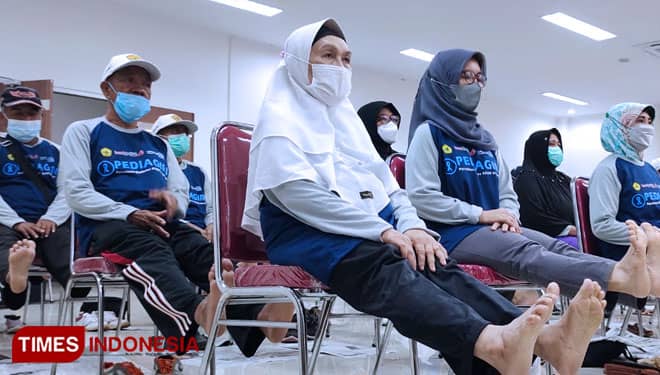 10 Gerakan Senam Cegah Infeksi Kaki pada Penderita Diabetes Melitus
