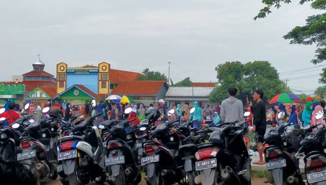 Kuliner Produk Puluhan UMKM Tegal Binaan KDM Ludes di Serbu Pembeli