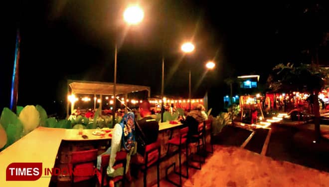 D'Gunung Angkringan Malang, Best Place to Taste Angkringan Foods and Beautiful View of Malang at Night