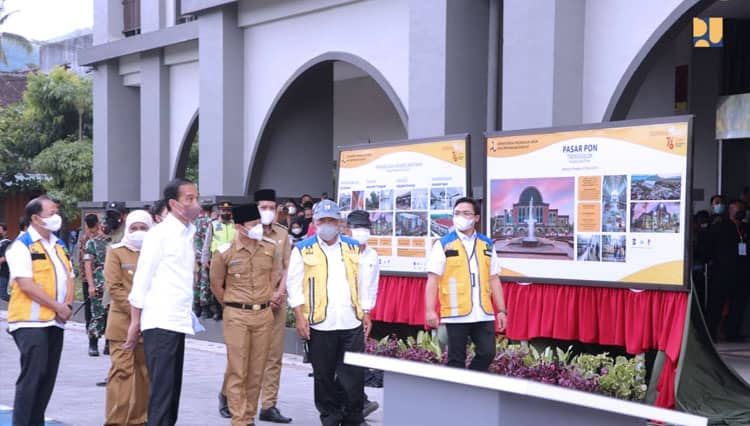 Menteri Basuki Dampingi Presiden RI Jokowi Resmikan Pasar Pon Trenggalek