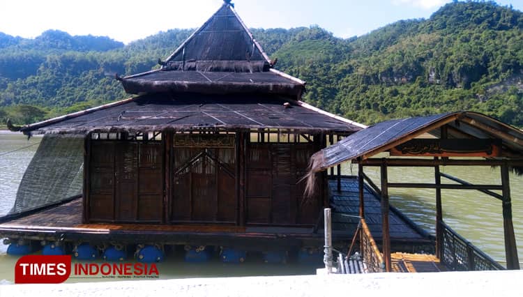 Masjid Kemampul, Floating Mosque with Exotic Scenery