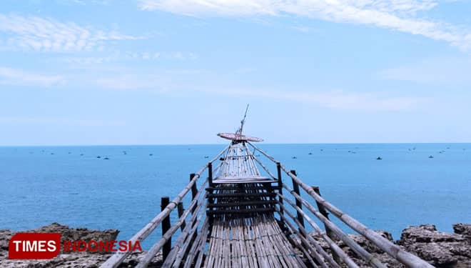 Pantai Mbenges, Salah Satu Destinasi Wisata di Pacitan yang Masih Alami