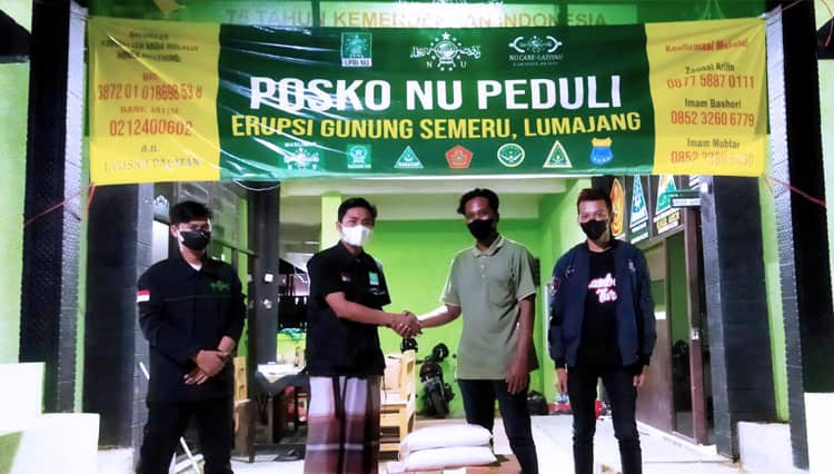 Karang Taruna Tunas Muda Katipugal Pacitan Salurkan Donasi untuk Korban Erupsi Semeru