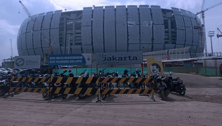 JIS Gunakan Teknologi Lighting Grass Growth untuk Perawatan Rumput