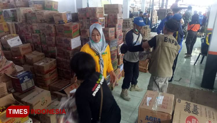 Posko Relawan Blue Helmet di Bencana Erupsi Gunung Semeru Lumajang Dapat Dukungan Para Donatur