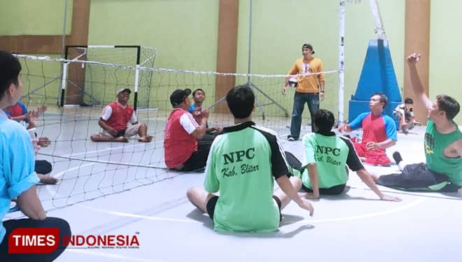Pertandingan Voli Duduk, Sarana Silaturahmi Penyandang Disabilitas di Ngawi