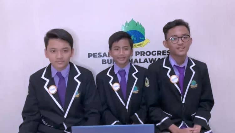Tiga Santri SMP Progresif Bumi Sholawat Bikin Aplikasi E-Syarat untuk Siswa Tunarungu Belajar Daring