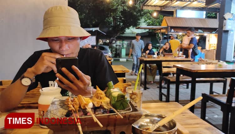 Hadirkan Nuansa Syahdu, Nongkrong di Angkringan Hari Depan Blora