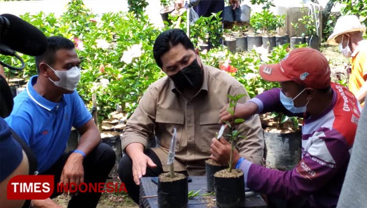 Erick Thohir Mampir ke Pasar Bunga Sekar Mulyo