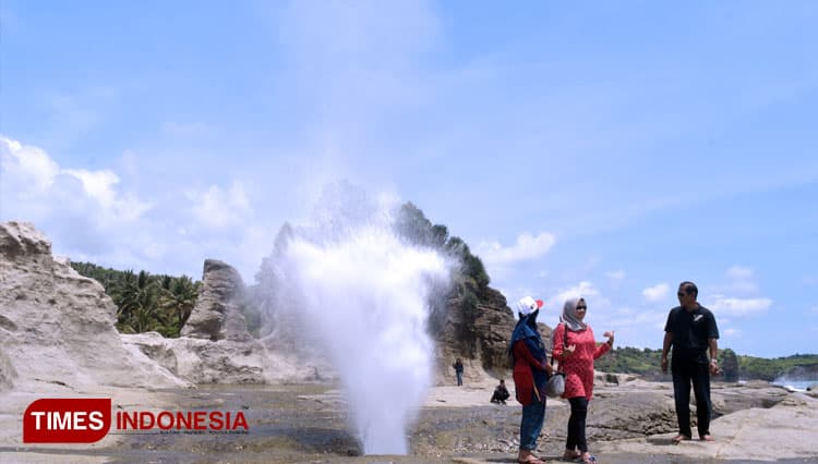 Fakta Unik di Balik Keindahan Pantai Klayar Pacitan