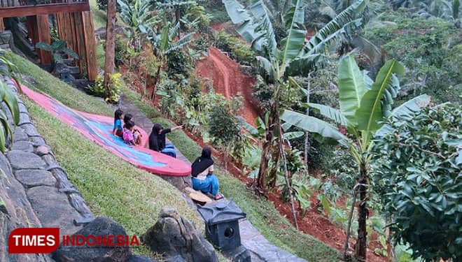 Menikmati Pemandangan Pangandaran di Bukit Baruno