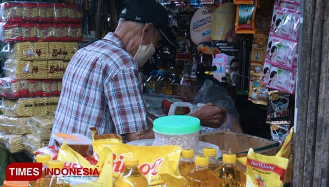 Harga Minyak Goreng di Pasar Tradisional Jombang Masih Tinggi