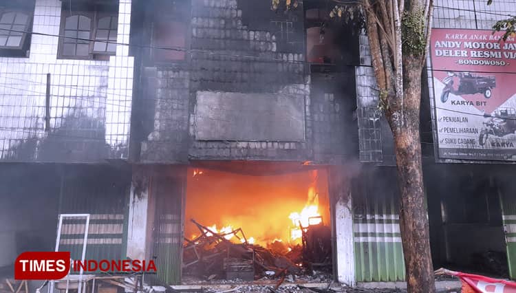 Toko Kain Pasar Induk Bondowoso Terbakar Setelah 30 Menit Ditinggal Pemiliknya
