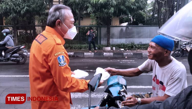 Kasus Covid-19 Meningkat, BPBD Jatim Kampayekan Prokes dan Bagi Masker di Sidoarjo