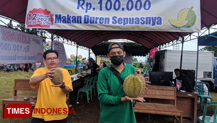 Menikmati Sensasi Makan Durian Sepuasnya, Cukup Bayar Rp100 Ribu
