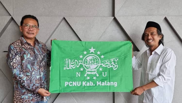 Meriahkan Pelantikan PCNU Kabupaten Malang, Gus Ali Ahmad Support Seribu Bendera