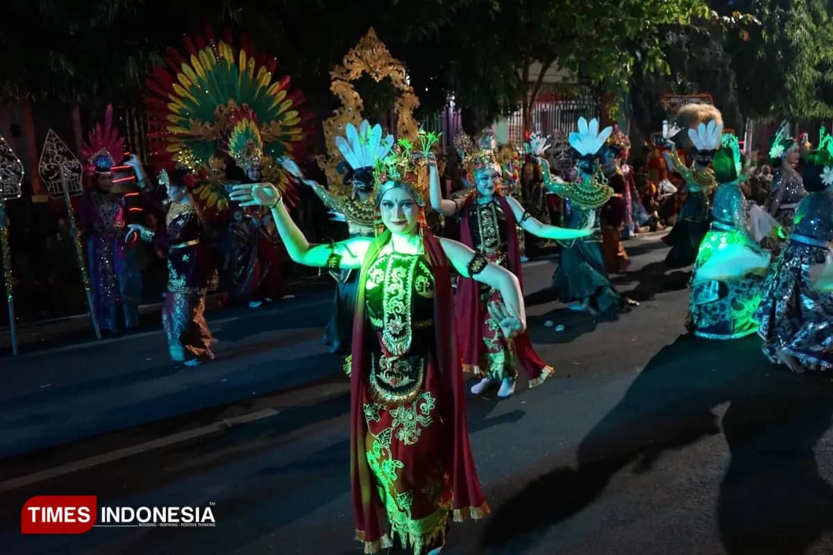 Swarga Katulistiwa Warnai Madiun Spectra Carnival 2026, Unipma Madiun Tampilkan Harmoni Tradisi Indonesia